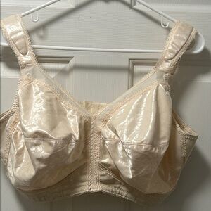Playtex 18 Hour Elegant Cream Women's Bra Size 44DD